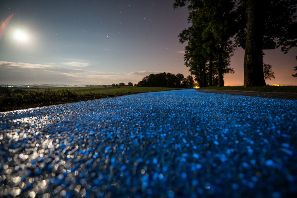 lichtgevende fietsroute bij Lidzbark 