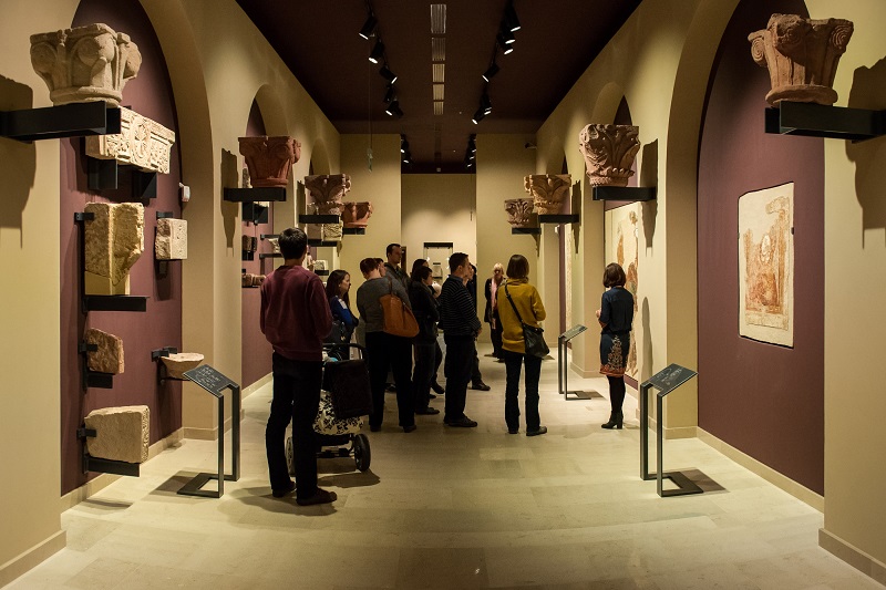 Muzeum Narodowe FarasKrakowskie Przedmieście nocą Fot. Filip Kwiatkowski