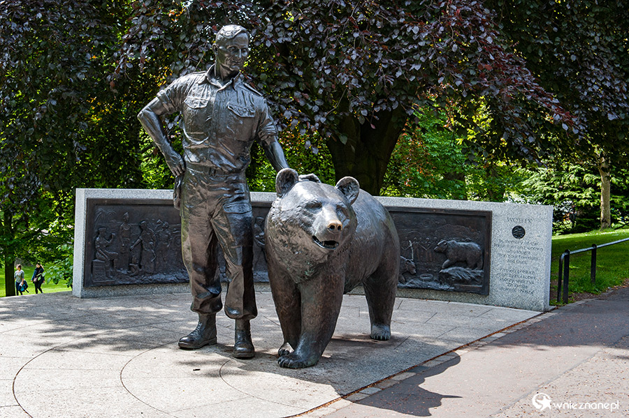 monument De beer Wojtek edynburg